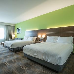 Suite Two Queen Beds